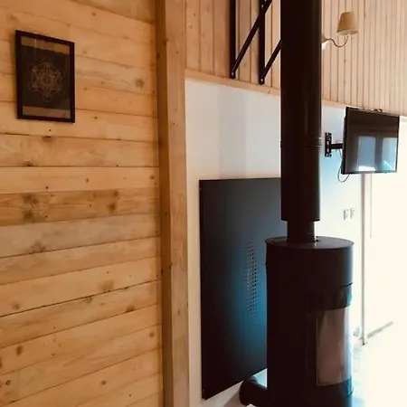 Au Milieu De La Foret Avec A Proximite *